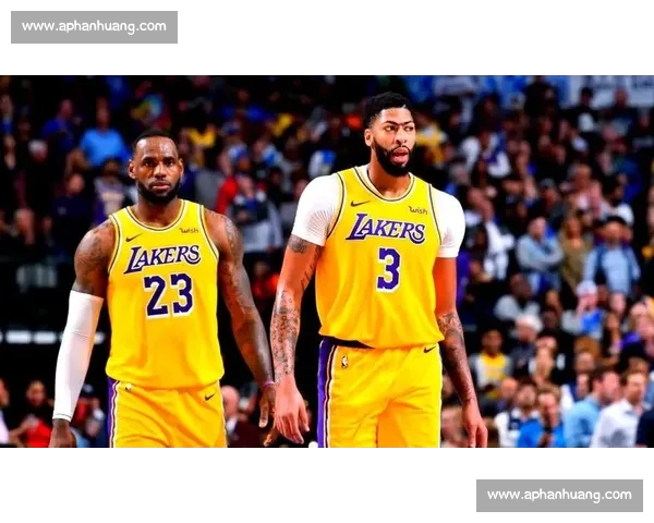 NBA今日焦点战:湖人客场挑战勇士,詹姆斯和库里对决引爆全场 NBA今日焦点战:湖人客场挑战勇士,詹姆斯和库里对决引爆全场